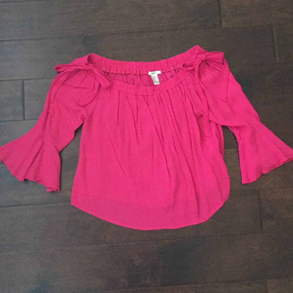 Forever 21 S off the shoulder pink top with bows Valentine 💕